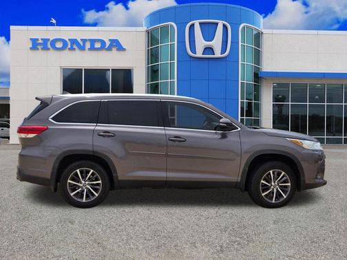Predawn Gray Mica 2019 Toyota Highlander XLE