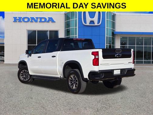 Summit White 2025 Chevrolet Silverado 1500 ZR2