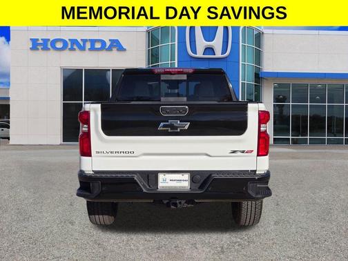 Summit White 2025 Chevrolet Silverado 1500 ZR2