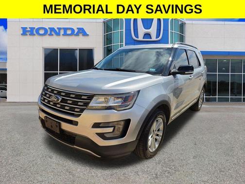 Ingot Silver 2017 Ford Explorer XLT