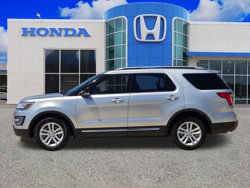 Ingot Silver 2017 Ford Explorer XLT