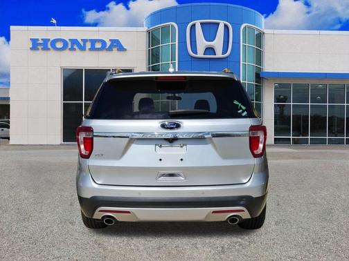 Ingot Silver 2017 Ford Explorer XLT