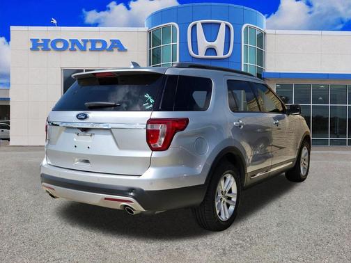 Ingot Silver 2017 Ford Explorer XLT