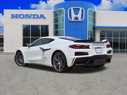 Arctic White 2024 Chevrolet Corvette Z06