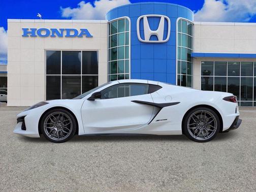 Arctic White 2024 Chevrolet Corvette Z06