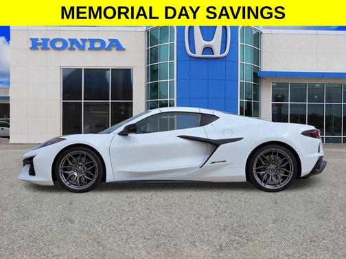 Arctic White 2024 Chevrolet Corvette Z06