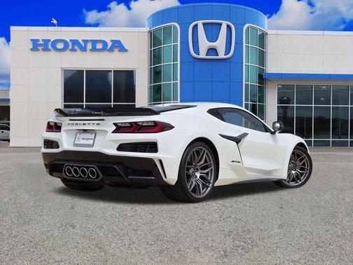 Arctic White 2024 Chevrolet Corvette Z06