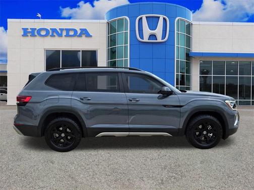 2024 Volkswagen Atlas 2.0T Peak Edition SE w/Technology
