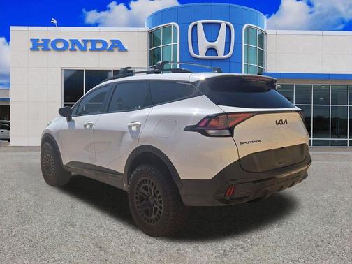 Glacial White Pearl 2025 Kia Sportage X-Line