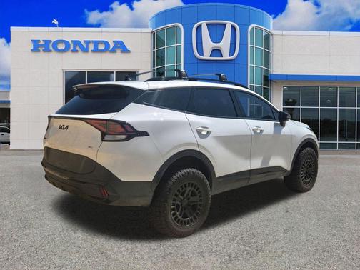 Glacial White Pearl 2025 Kia Sportage X-Line