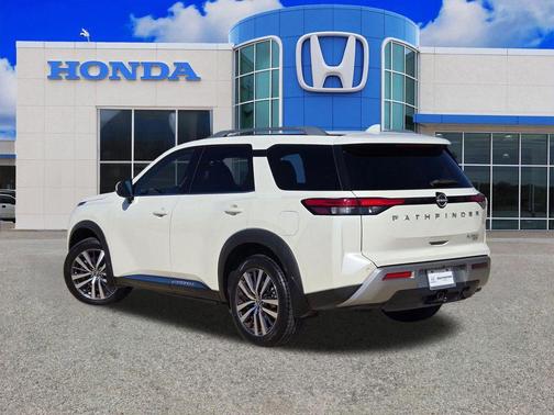 2022 Nissan Pathfinder Platinum