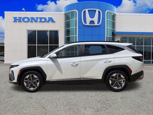 Serenity White Pearl 2025 Hyundai TUCSON SEL Convenience