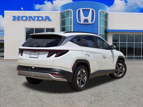 Serenity White Pearl 2025 Hyundai TUCSON SEL Convenience