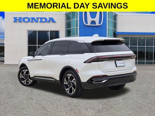 White Platinum Clearcoat Metallic 2025 Lincoln Nautilus Premiere
