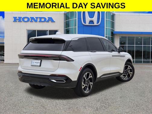 White Platinum Clearcoat Metallic 2025 Lincoln Nautilus Premiere