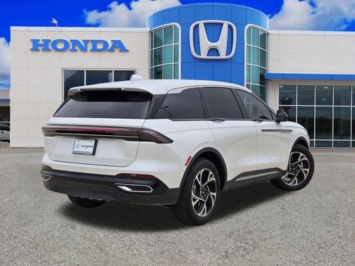 White Platinum Clearcoat Metallic 2025 Lincoln Nautilus Premiere