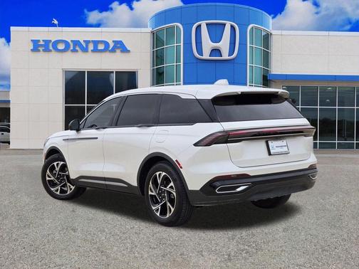White Platinum Clearcoat Metallic 2025 Lincoln Nautilus Premiere