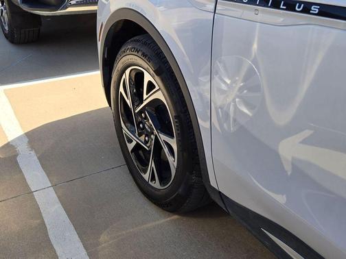 White Platinum Clearcoat Metallic 2025 Lincoln Nautilus Premiere