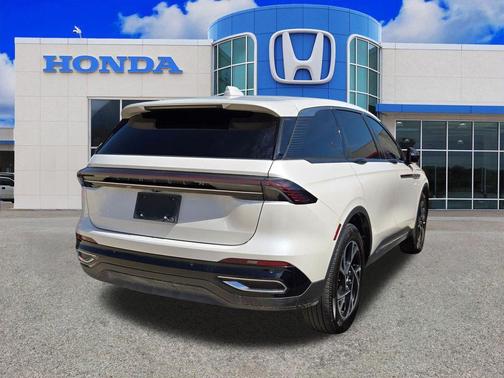 White Platinum Clearcoat Metallic 2025 Lincoln Nautilus Premiere