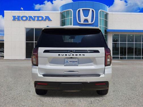 Iridescent Pearl Tricoat 2023 Chevrolet Suburban Z71