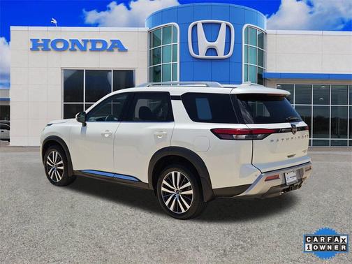 2022 Nissan Pathfinder Platinum