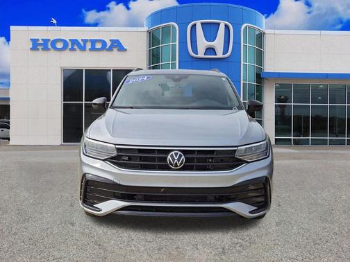 Pyrite Silver Metallic 2024 Volkswagen Tiguan 2.0T SE R-Line Black