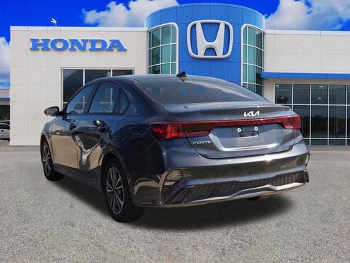 Gravity Gray 2023 Kia Forte LXS