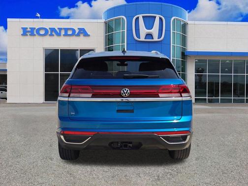 Kingfisher Blue 2024 Volkswagen Atlas Cross Sport 2.0T SE w/Technology