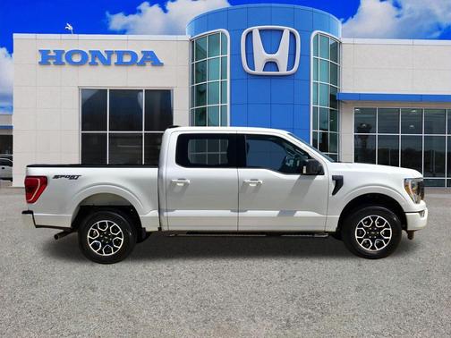 Oxford White 2023 Ford F-150 XLT