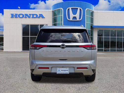 Brilliant Silver Metallic 2025 Nissan Pathfinder SL