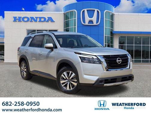 Brilliant Silver Metallic 2025 Nissan Pathfinder SL