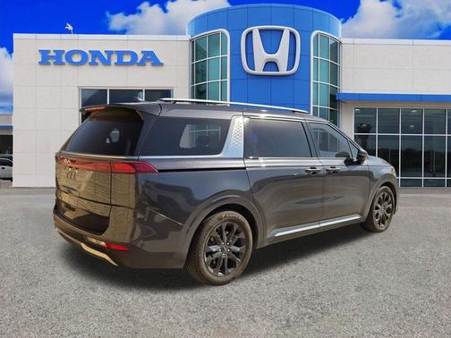 2023 Kia Carnival SX