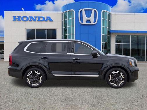 Ebony Black 2023 Kia Telluride S