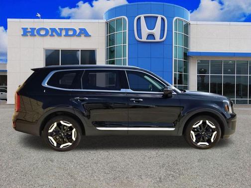 Ebony Black 2023 Kia Telluride S