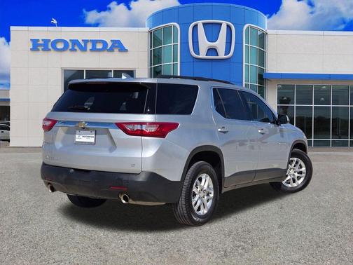 2020 Chevrolet Traverse LT Cloth