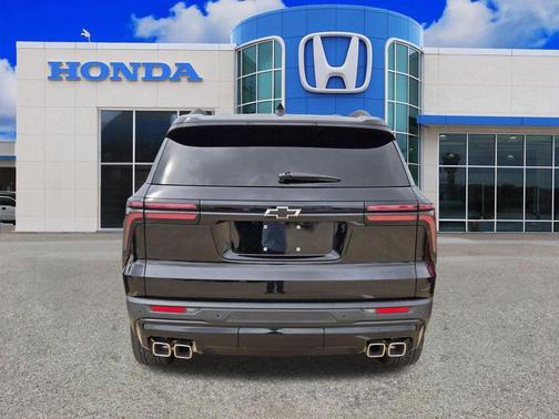 Mosaic Black Metallic 2024 Chevrolet Traverse LT