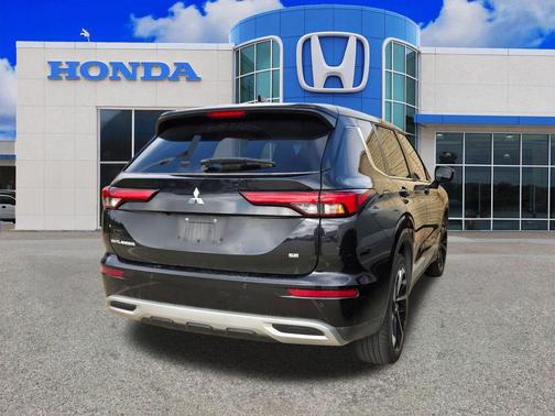 Black Diamond 2023 Mitsubishi Outlander SE
