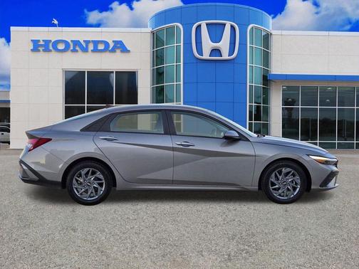 Metal 2024 Hyundai ELANTRA SEL
