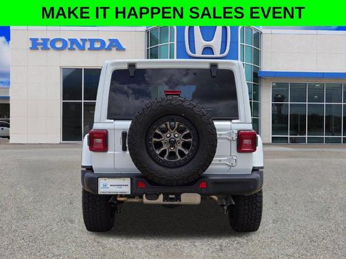 Bright White Clearcoat 2023 Jeep Wrangler Rubicon 392