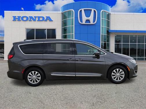 2019 Chrysler Pacifica Touring-L
