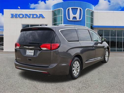 2019 Chrysler Pacifica Touring-L