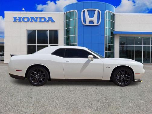 White Knuckle Clearcoat 2023 Dodge Challenger R/T