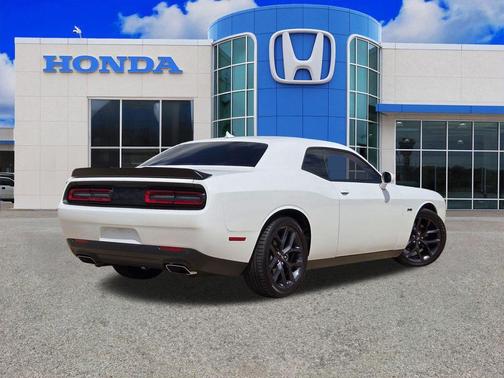White Knuckle Clearcoat 2023 Dodge Challenger R/T