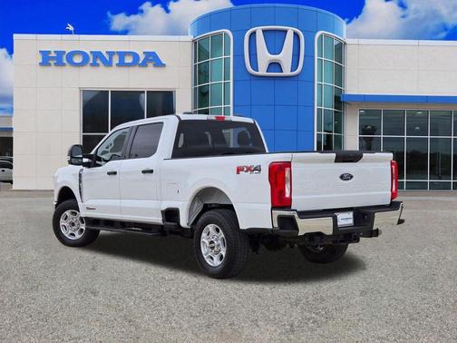 Oxford White 2025 Ford F-250 XLT