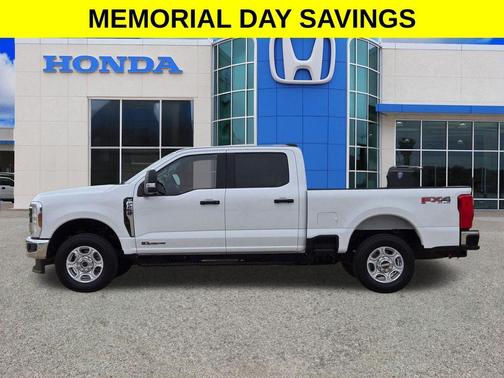 Oxford White 2025 Ford F-250 XLT