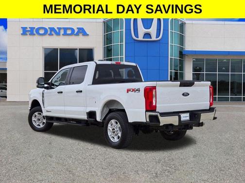 Oxford White 2025 Ford F-250 XLT
