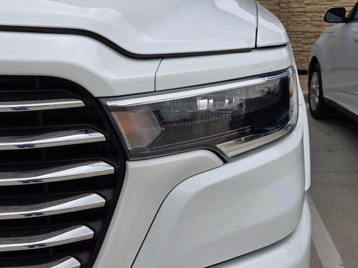 Bright White Clearcoat 2025 RAM 1500 Laramie