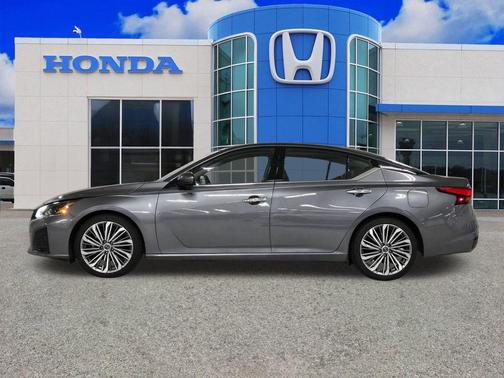 Gun Metallic 2023 Nissan Altima 2.5 SL