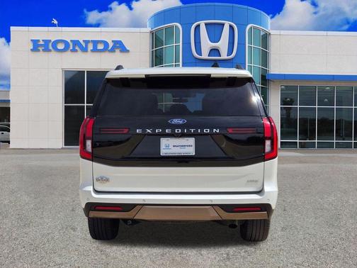 Star White 2025 Ford Expedition Max King Ranch