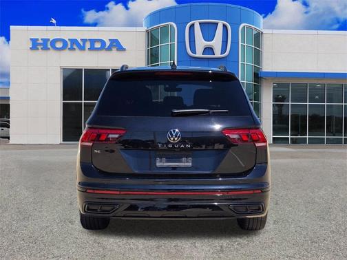 2024 Volkswagen Tiguan 2.0T SE R-Line Black